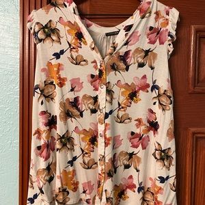 Floral flutter sleeve blouse